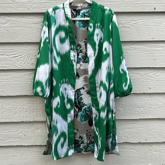 Jackets & Blazers - Women’s multi print reversible green kimono with double pockets size med/lg